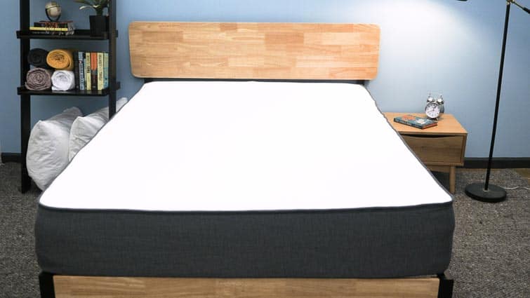 10 Best King Mattresses of 2022 - Comprehensive Review 2 Casper Hybrid
