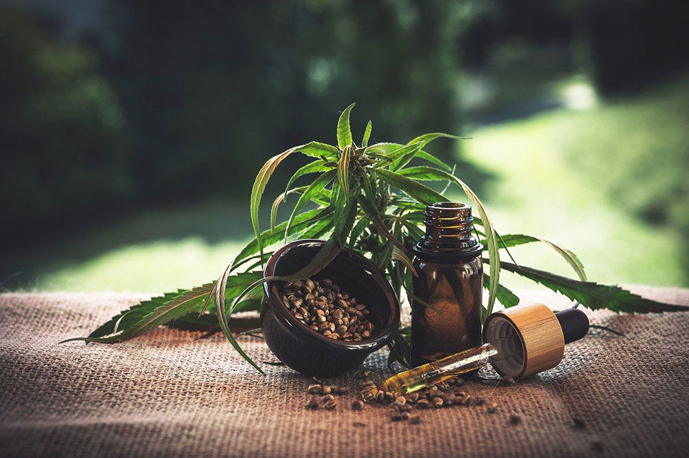 Choosing The Perfect CBD Oil For Sleep, Pain, And Anxiety: A 2022 Guide + Our Favorites! 1 cbd oil for sleep