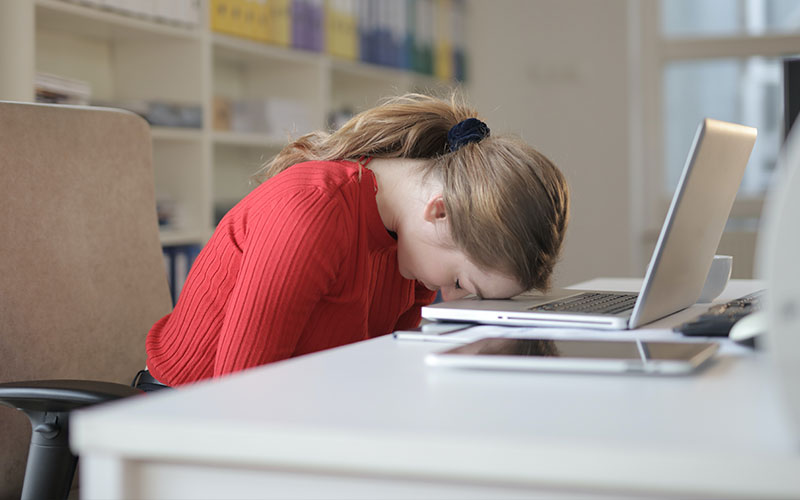 Facts, Figures and Everything You Need To Know About Microsleep 4 sleeping at work