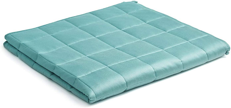 Our Top Tips & Product Picks for 2022's Best Cooling Blankets for Hot Sleepers 6 cooling weighted blanket from ynm