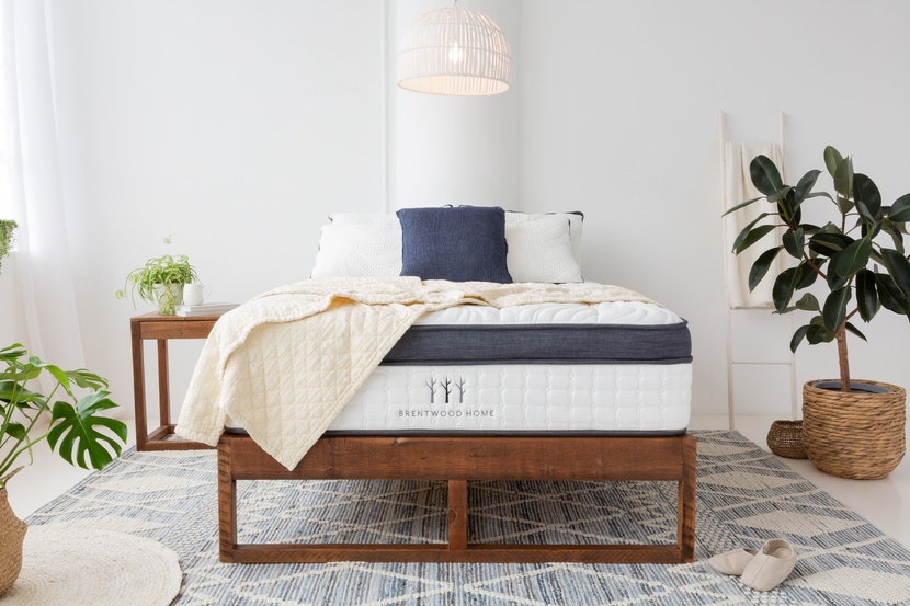 10 Best King Mattresses of 2022 - Comprehensive Review 8 oceano mattress fron view in room 1